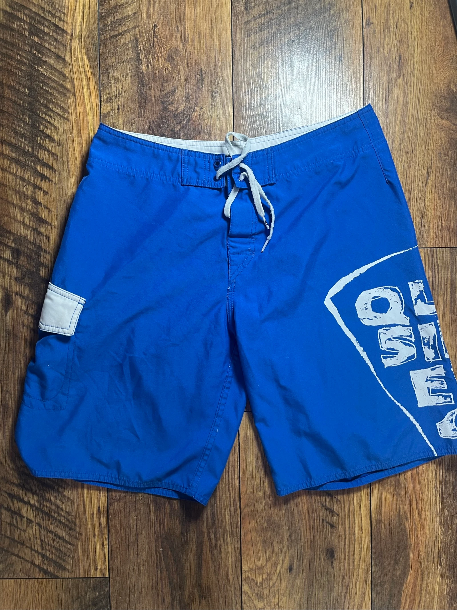 Boardshort logo blanc poche cargo latérale Style surf - QuickSilver - Taille S - très bon état
